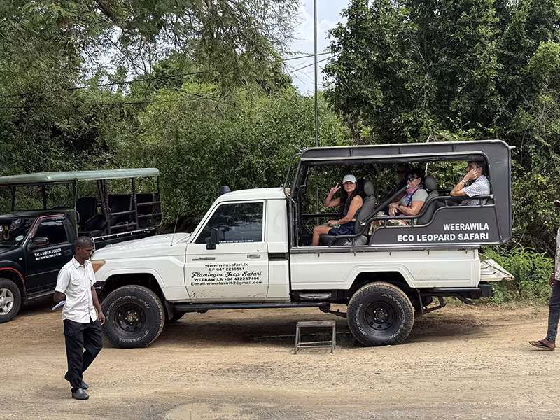 SRI LANKA SAFARIS jeep