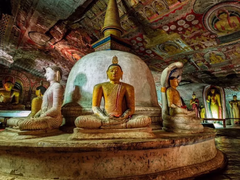ANDURADHAPURA-Dambulla-Caves-AK-800x600